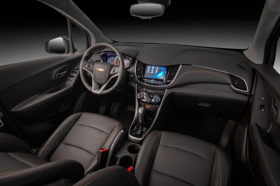 Торпедо Chevrolet Tracker Midnight 2018 года  (фото 4 из 8)